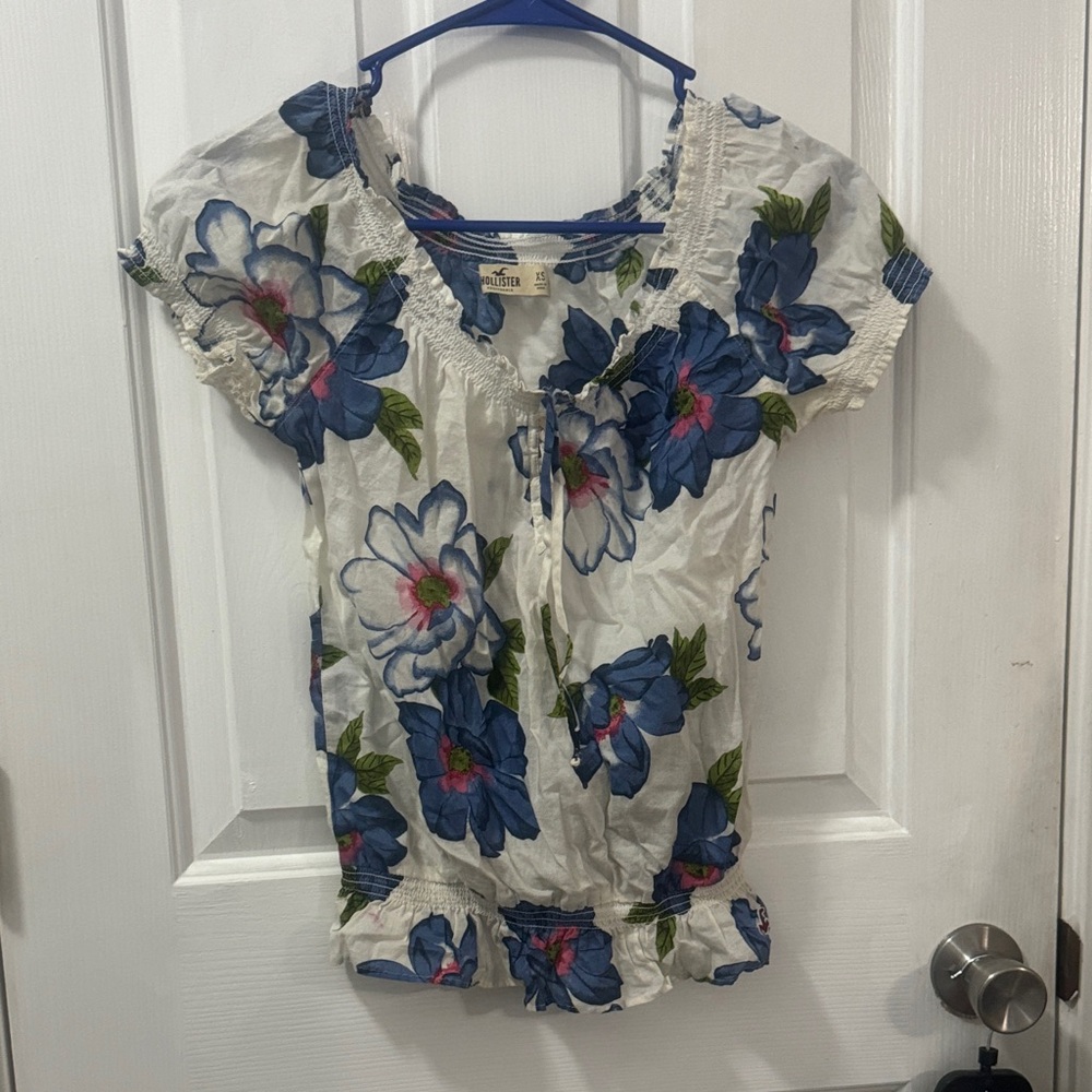 Hollister Blue and White Floral Blouse